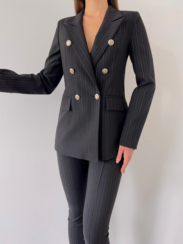 Önü Düğme Kapamalı Çizgili Arita Kadın Siyah Ceket 23K000166