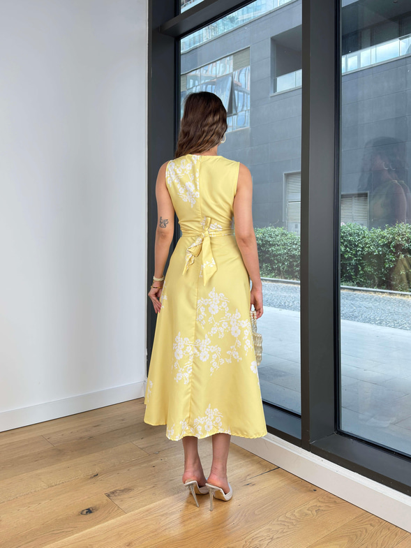 V Yaka Belden Bağlama Detaylı Opsen Sarı Kadın Elbise 25Y494