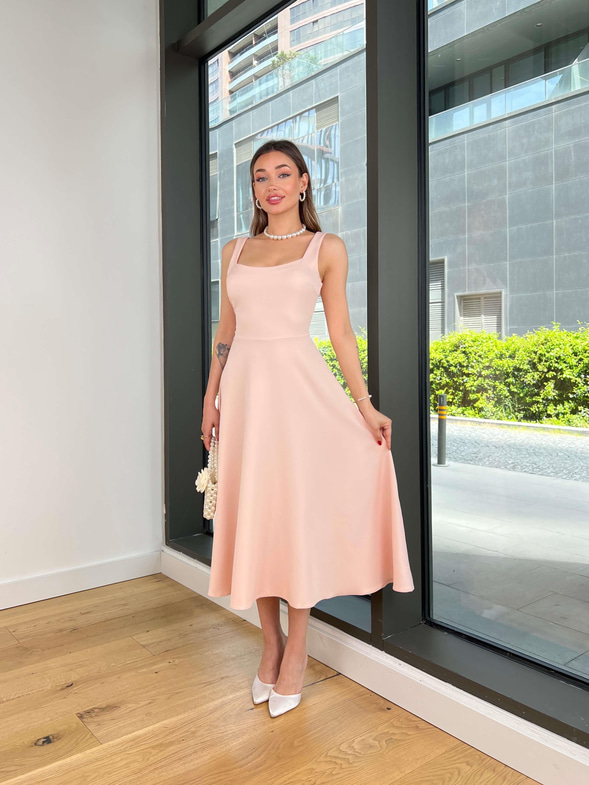 Kalın Kare Yaka Ovner Pudra Kadın Elbise 25Y358