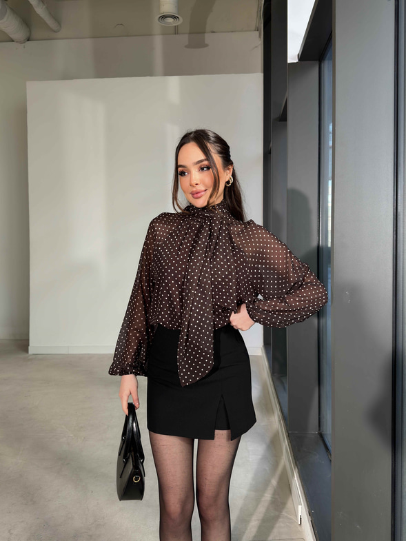 Puantiyeli Şifon Boyundan Bağlamalı Pivon Kahve Kadın Bluz 26Y078