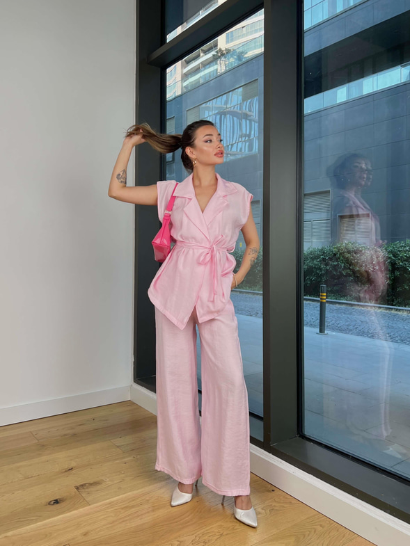 Belden Kuşaklı Kruvaze Yelek Bol paça Pantolon Pushin Pembe Kadın Takım 25Y379