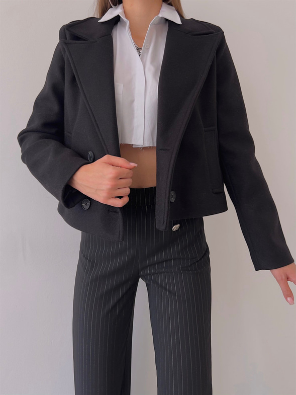 Düğme Kapamalı Yanları Cepli Radu Kadın Siyah Ceket 23K000274