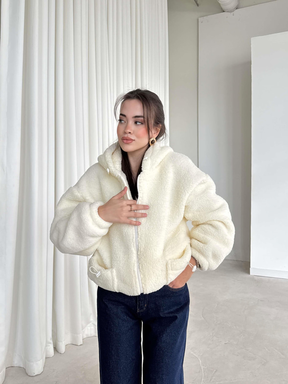 Cepli Önü Fermuarlı Renle Ekru Kadın Kapüşonlu Peluş Mont 26K344