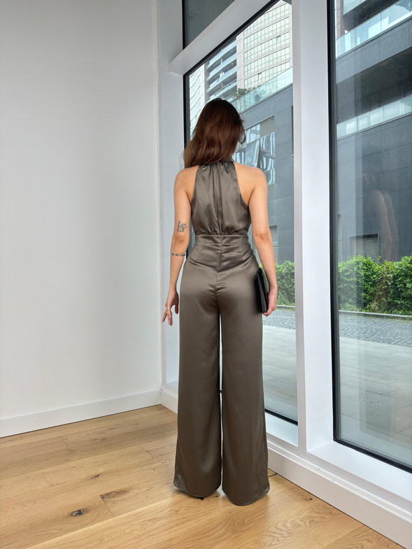Boğazlı Kolsuz Drape Detaylı Bol Paça Rivaldo Kadın Haki Tulum 24Y119