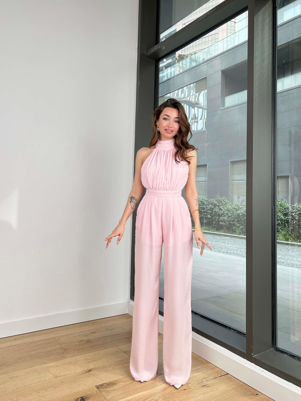 Boğazlı Kolsuz Drape Detaylı Bol Paça Rivaldo Kadın Pudra Tulum 24Y119