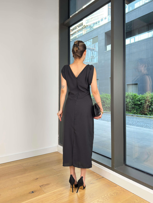 V Yaka Askısı Aksesuar Detaylı Rubel Siyah Kadın Elbise 25Y406