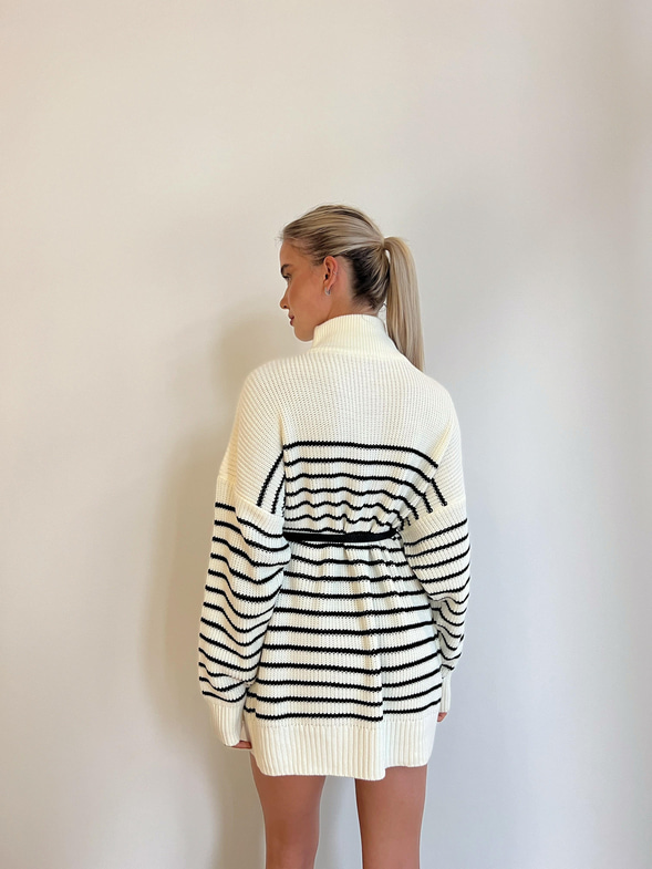 Saç Örgülü Uzun Kol Önü Yarım Fermuarlı Çizgili Kadın Ekru Kazak 23K000196