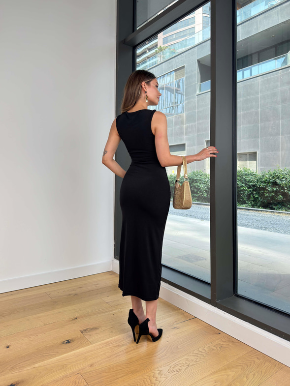 Askısı Aksesuar Detaylı Drapeli Streç Sartre Siyah Kadın Elbise 25Y444