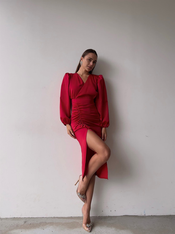 Saten Midi Önden Büzgülü Ve Yırtmaçlı Christina Kadın Kırmızı Elbise 22K000547