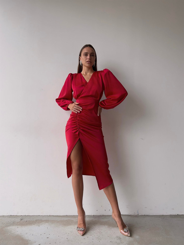 Saten Midi Önden Büzgülü Ve Yırtmaçlı Christina Kadın Kırmızı Elbise 22K000547