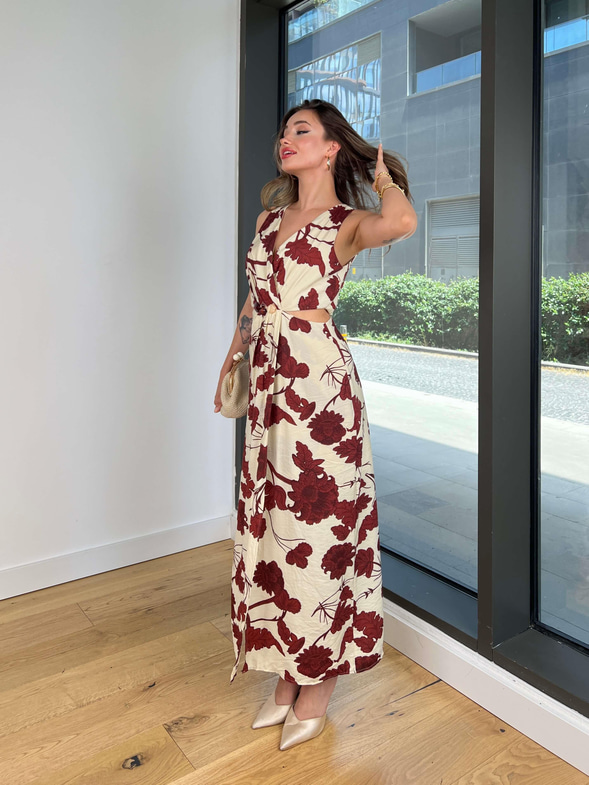 V Yaka Beli Pencereli Aksesuar Detaylı Song Bordo Kadın Desenli Elbise 25Y490