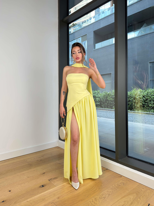 Straplez Eteği Pileli Kuşak Detaylı Leyinda Sarı Kadın Yırtmaçlı Elbise 25Y436