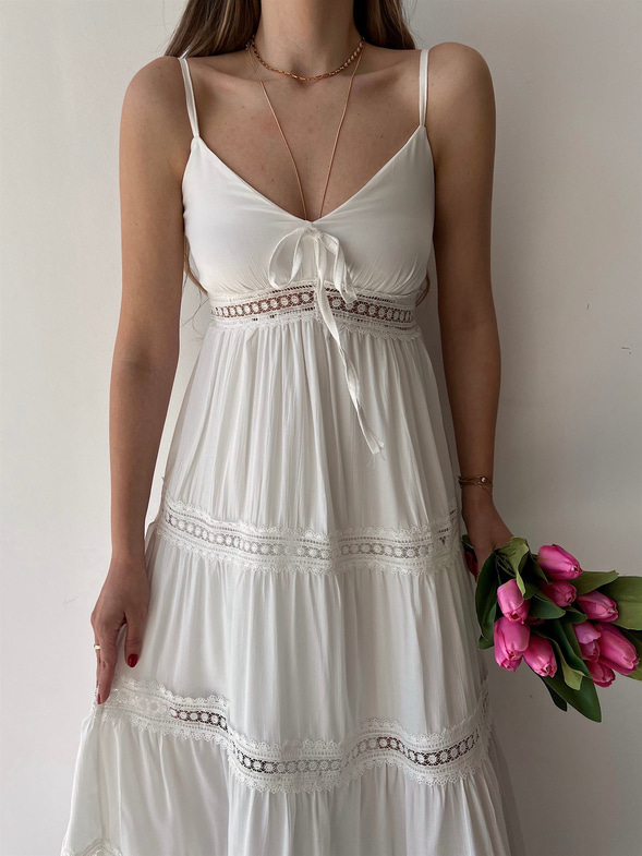 Uzun İnce Askılı Dantel Biye Detay Volanlı Elias Kadın Beyaz Elbise 22Y000272