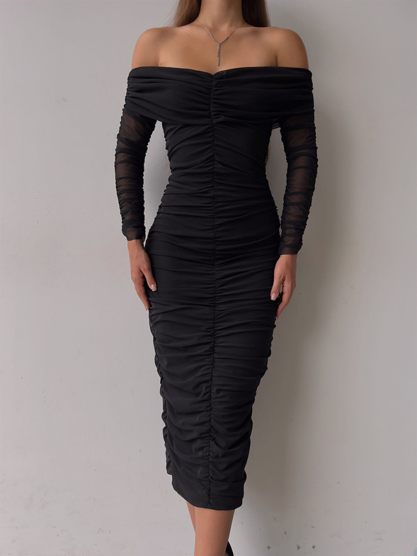 Uzun Tül Kol Düşük Omuz Drapeli Adson Kadın Siyah Midi Boy Elbise 23K000121