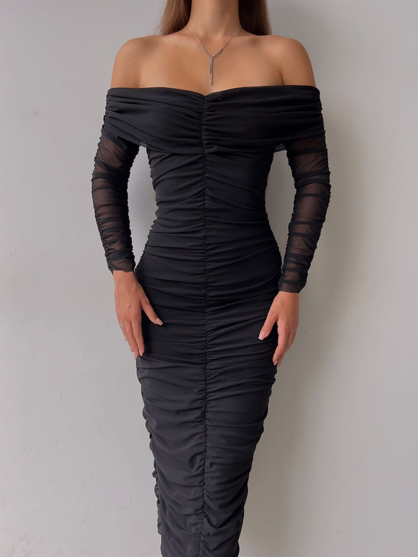 Uzun Tül Kol Düşük Omuz Drapeli Adson Kadın Siyah Midi Boy Elbise 23K000121