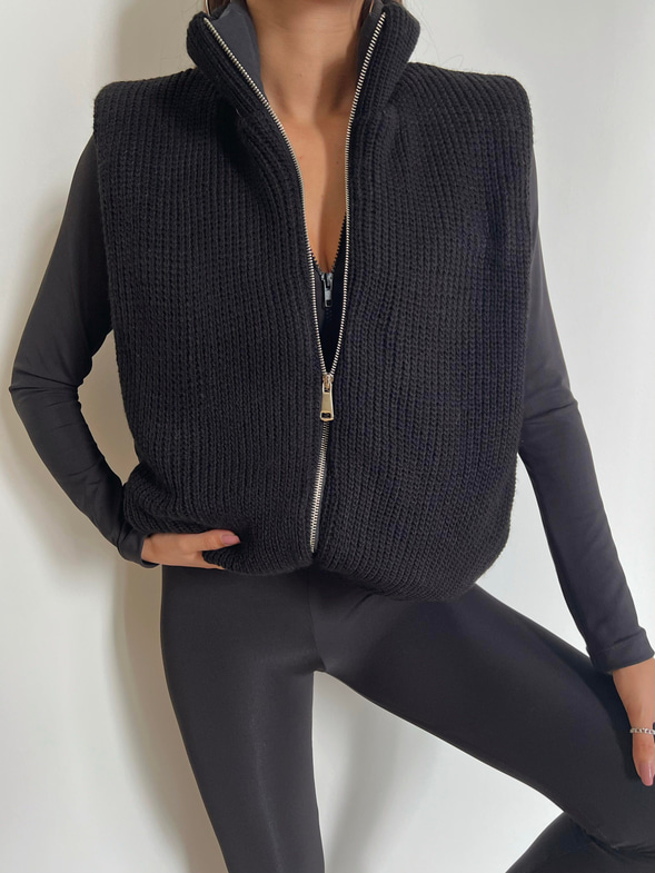 Fermuar Kapamalı Örme Görünümlü Valeria Kadın Siyah Yelek 24k000050