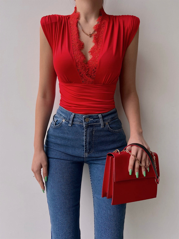 Vatkalı Derin V Dantel Yaka Elanor Kadın Kırmızı Bodysuit 22Y000067