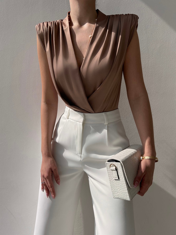 Vatkalı Kolsuz Kruvaze Garrison Kadın Vizon Bodysuit 22Y000066
