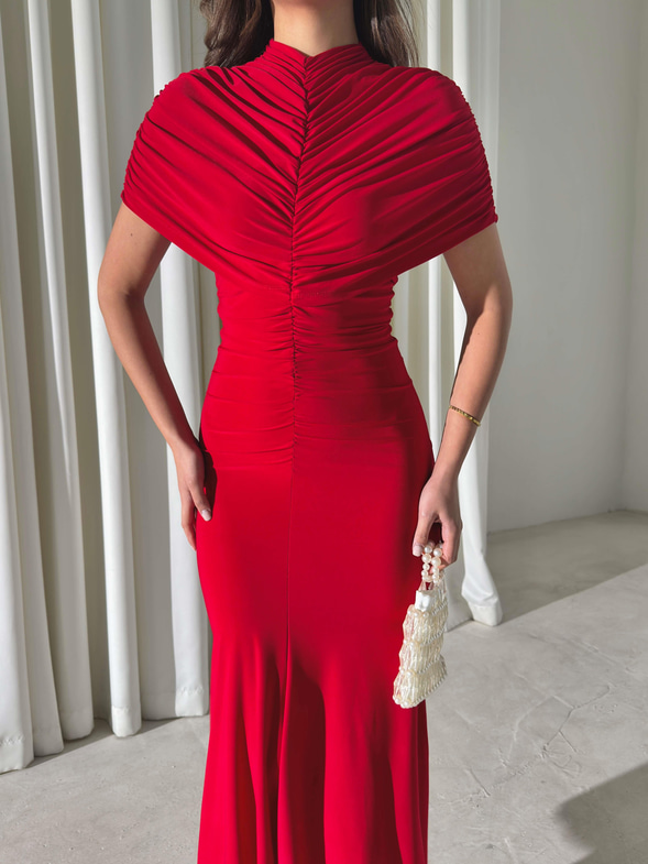 Drapeli Pelerin Dikim Viner Kırmızı Kadın Elbise 26Y003