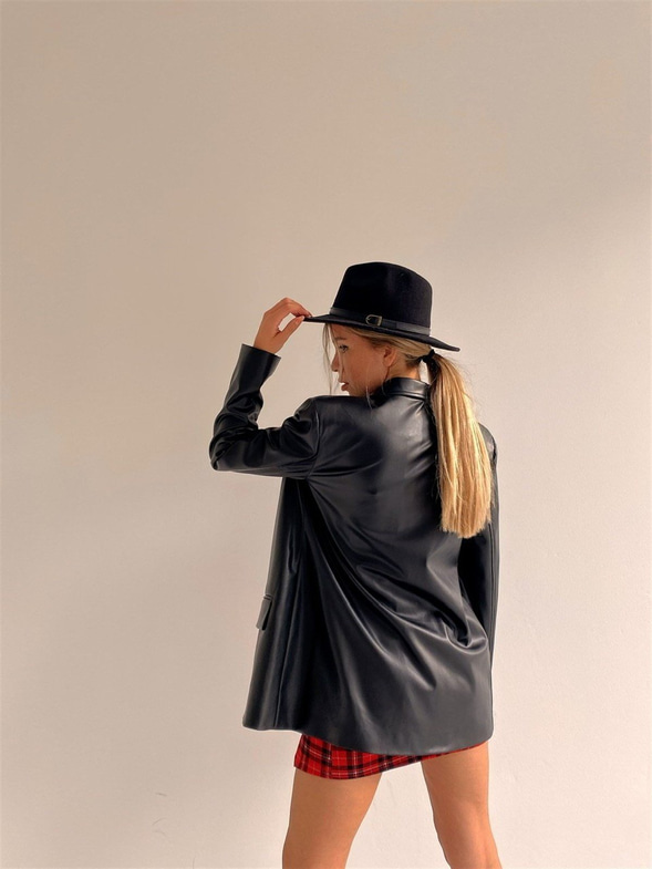 Deri Vatkalı Cep Detaylı Kadın Siyah Blazer Ceket  22K000057