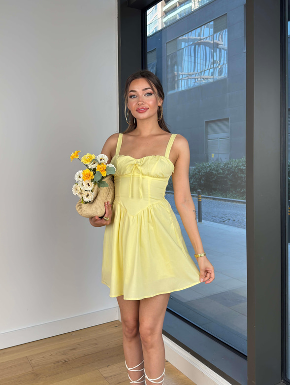 Kalın Askılı Göğüs Kısmı Bağlamalı Vitle Sarı Kadın Mini Elbise 25Y338