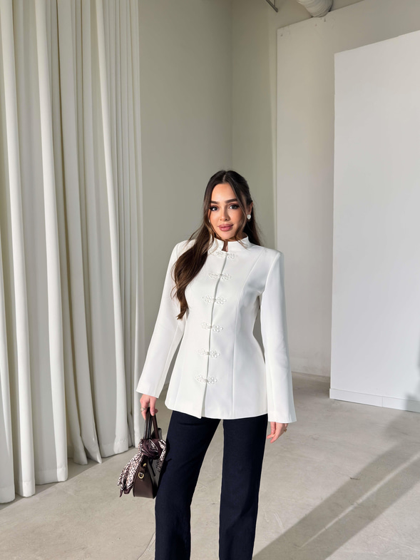 İlmekli Düğme Dik Yaka Werner Beyaz Kadın Ceket 26Y006