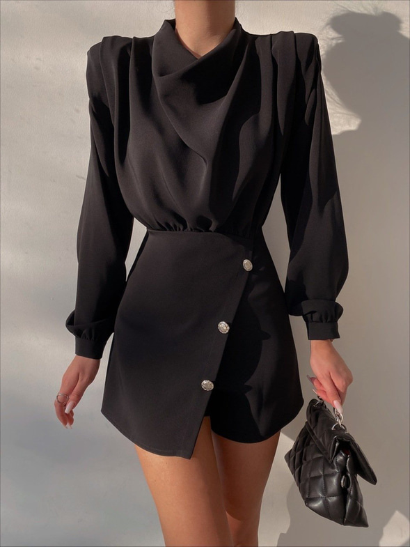 Yakası Dökümlü Eteği Kruvaze Verona Kadın Siyah Şort Tulum 22K000414