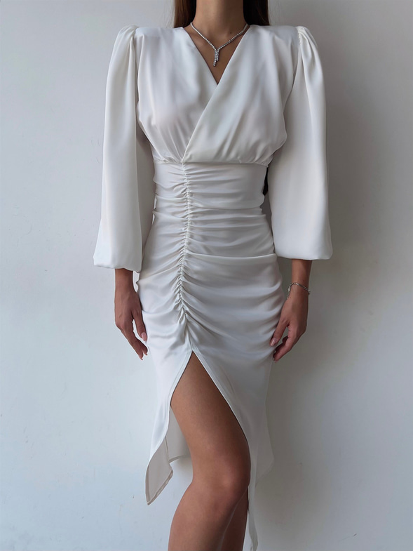 Saten Midi Önden Büzgülü Ve Yırtmaçlı Christina Kadın Beyaz Elbise 22K000547