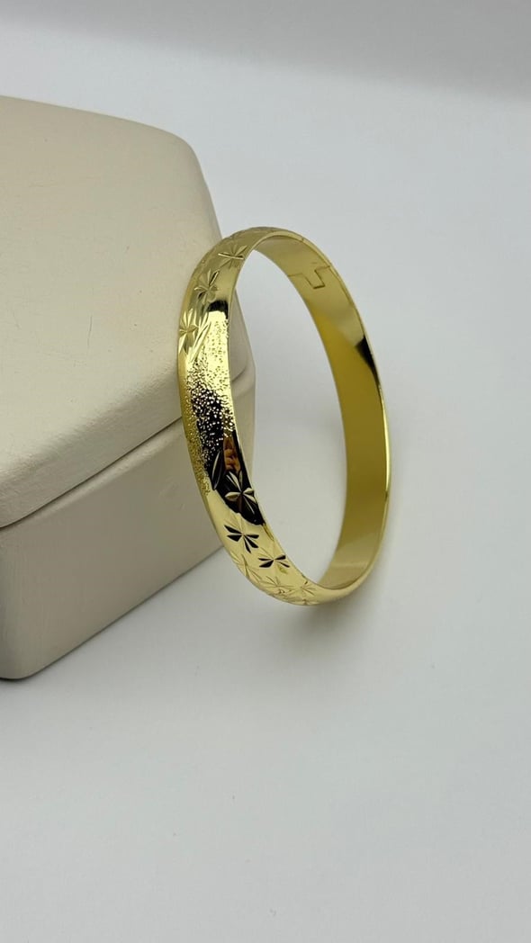 Cm 14K Gold Kelepçe
