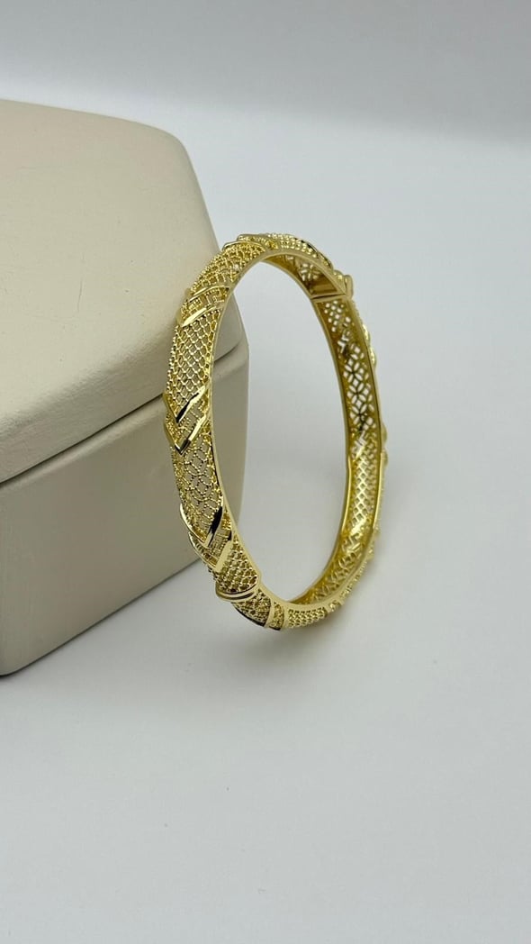Cm 14K Gold Kelepçe