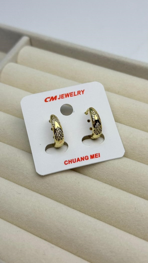 CM Küpe