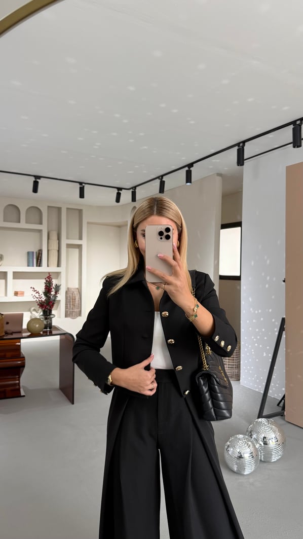 Gold Düğme Detay Siyah Kısa Ceket