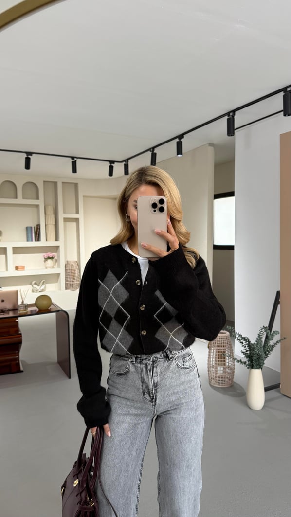 Baklava Desen Kemik Düğmeli Siyah Yumoş Hırka