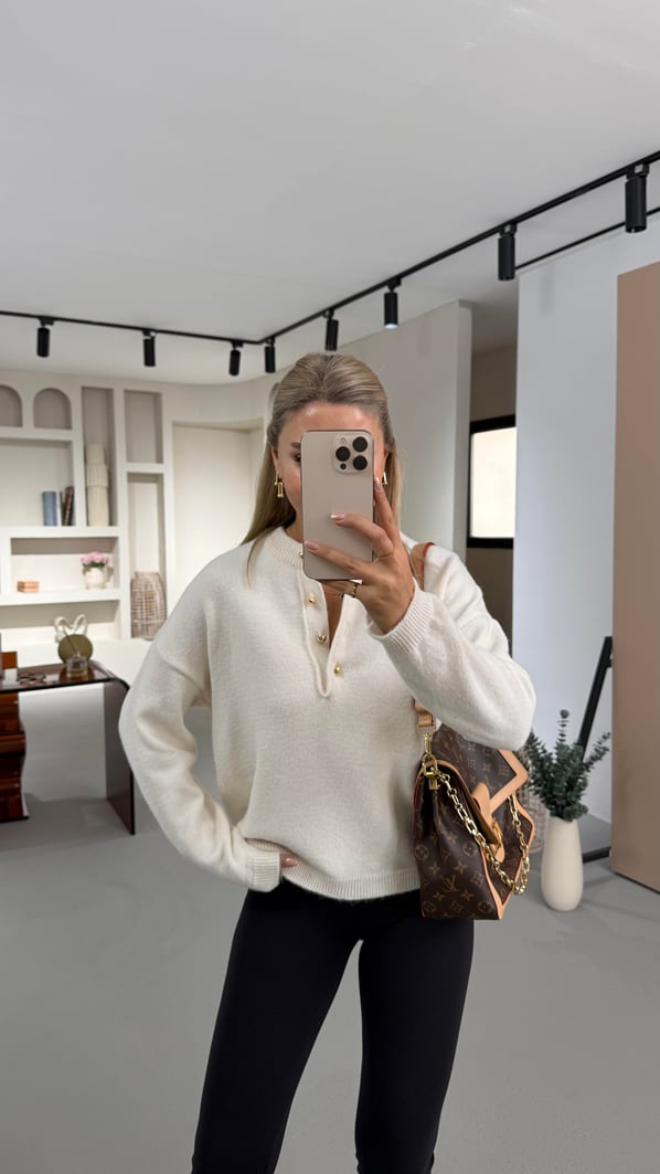 Gold Düğme Detay Ekru Oversize Yumoş Kazak