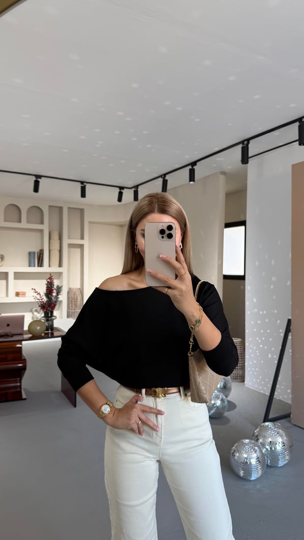 Siyah Kayık Yaka Modal Bluz