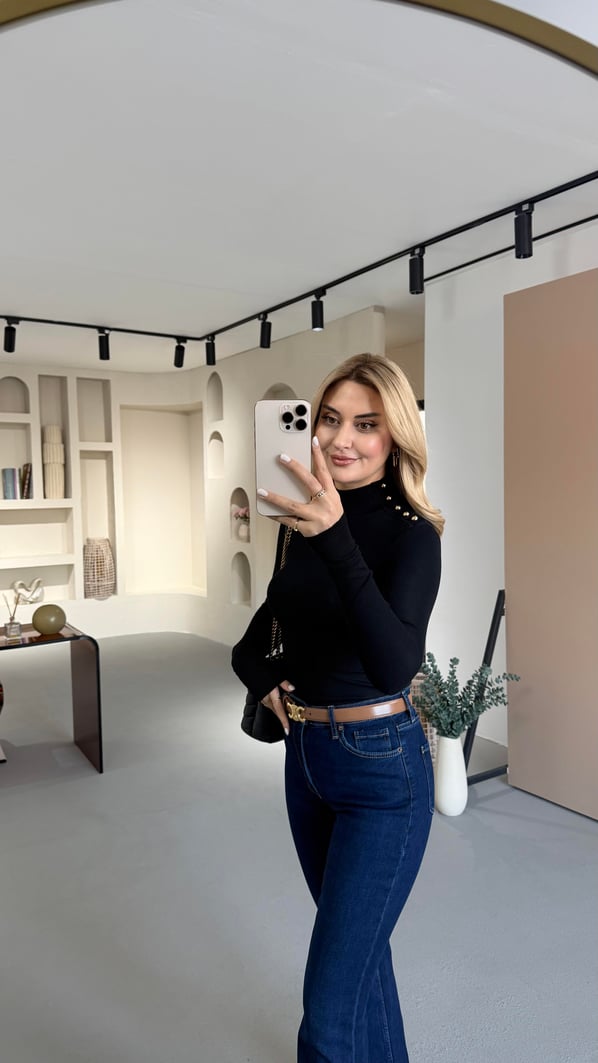 Omuz Düğme Detay Dik Yaka Siyah Bluz