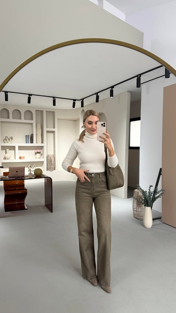 Premium Seri Kesik Paça Haki Yıkamalı Jean