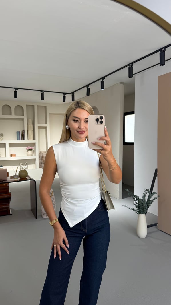 Dik Yaka Drape Detay Ekru Asimetrik Kesim Bluz