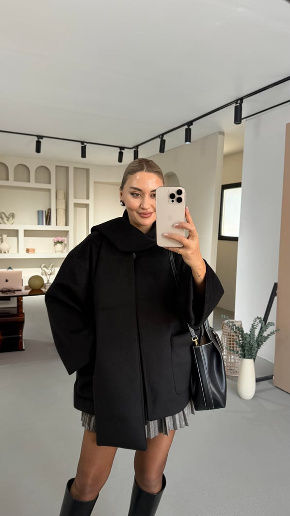 Atkılı Oversize Siyah Kaşe Kaban