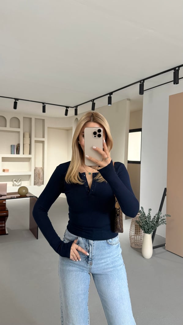 Premium Seri Düğmeli Lacivert Basic Bluz