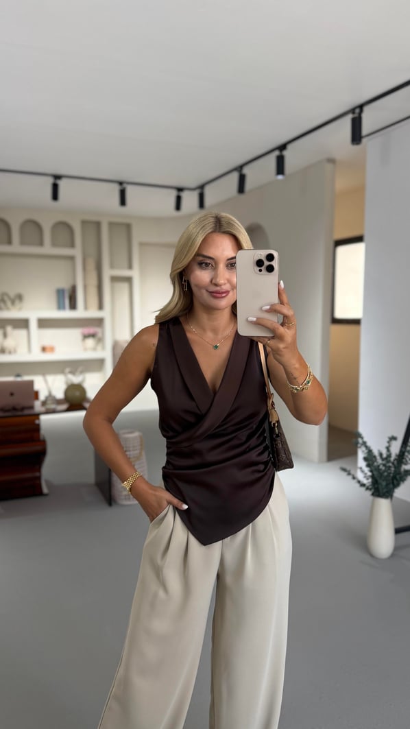 Kruvaze Yaka Asimetrik Kesim Kahve Saten Bluz