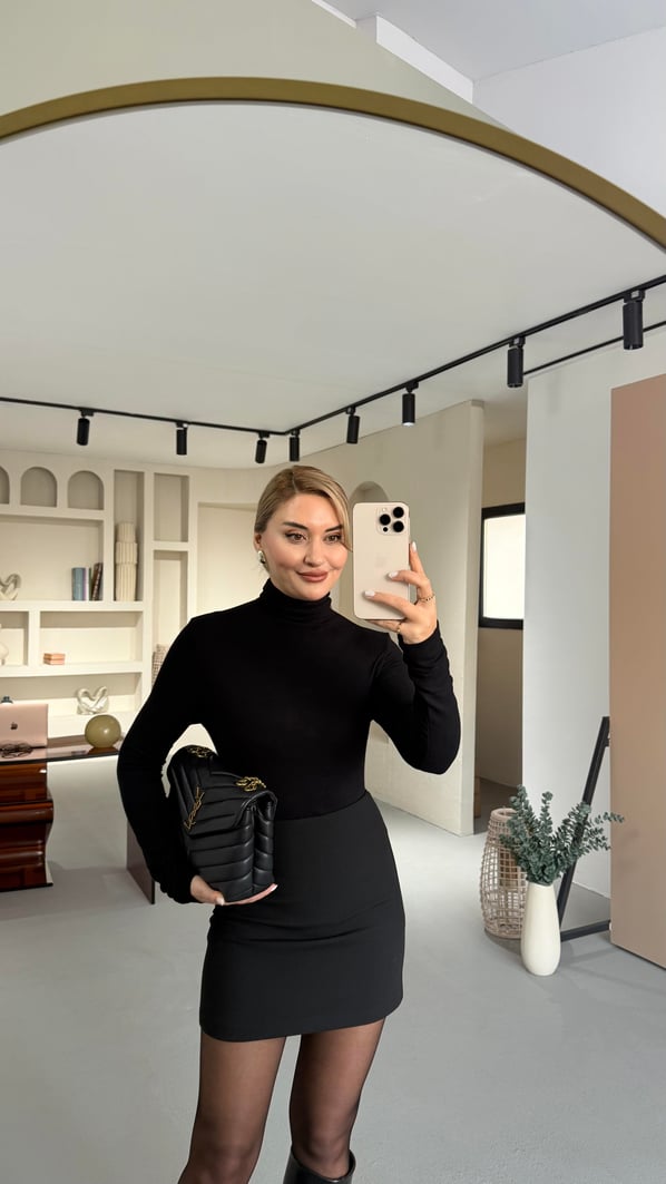 Premium Seri Siyah Balıkçı Yaka Pamuklu Basic Bluz