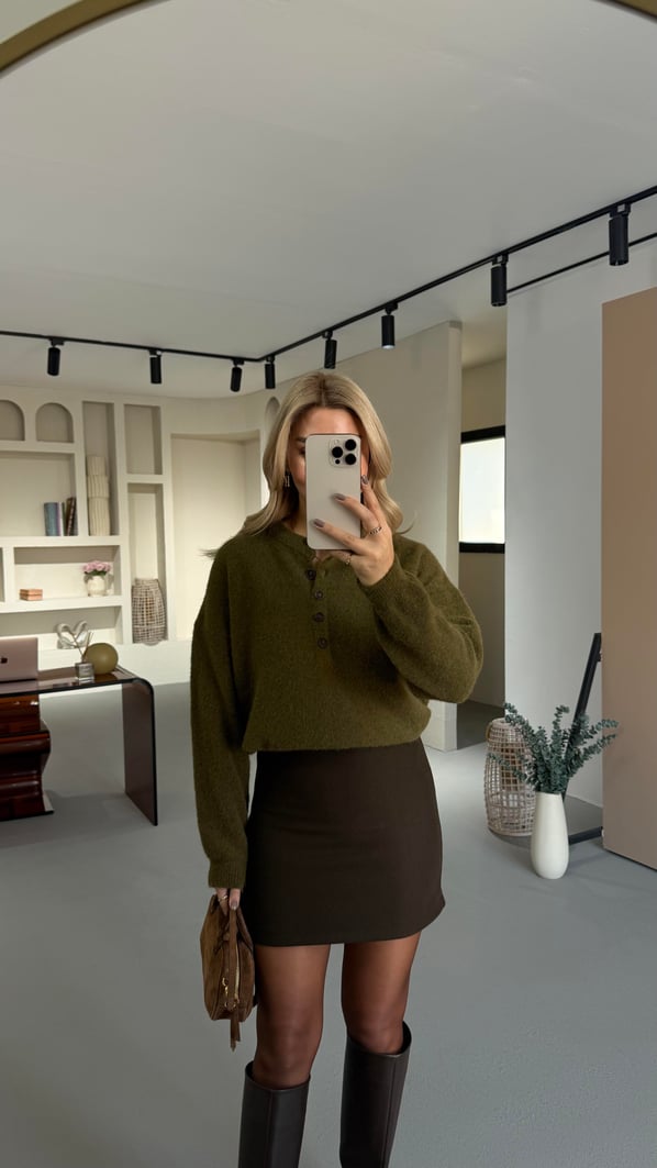 Düğme Detay Yumuşak Dokulu Yeşil Kazak