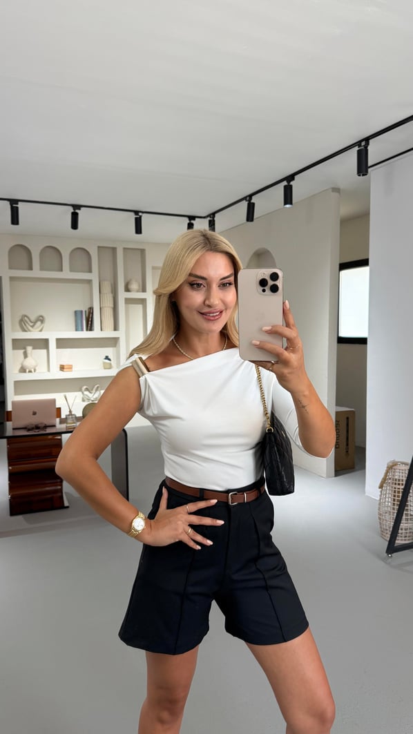 Omuz Aksesuar Detay Drapeli Ekru Bluz