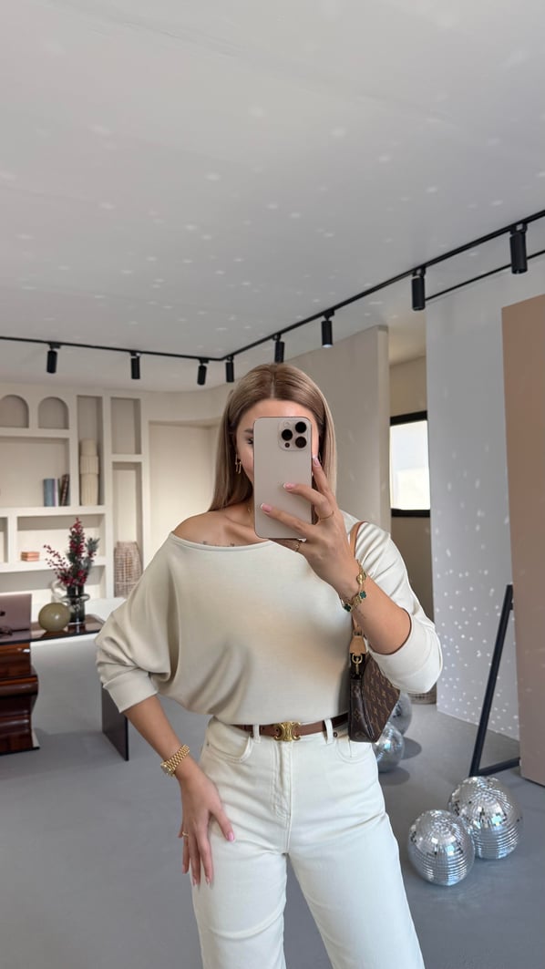 Taş Kayık Yaka Modal Bluz