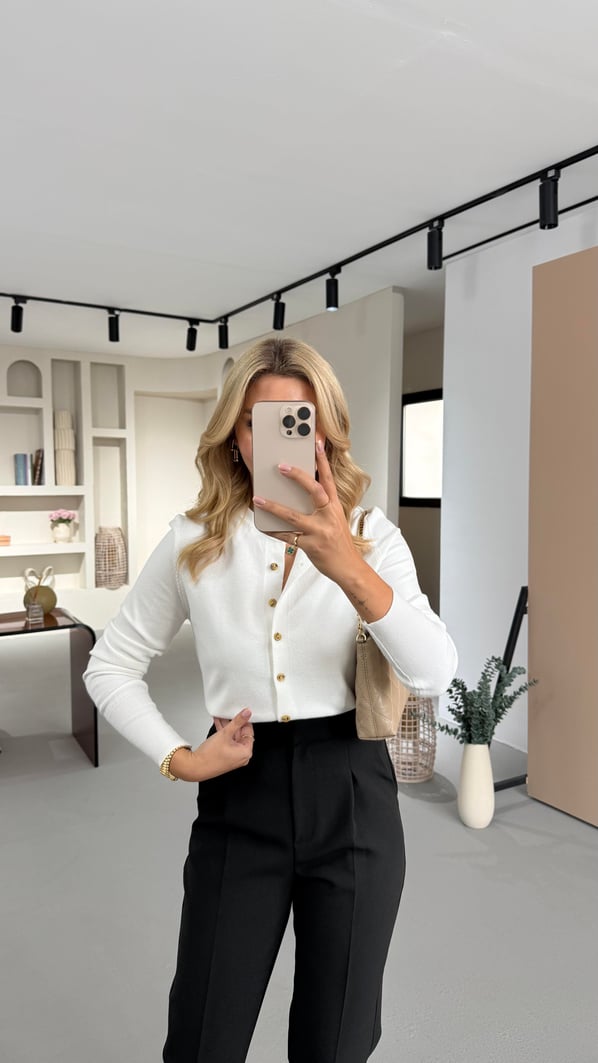 Premium Seri Kemik Düğme Detay Beyaz Yumoş Hırka