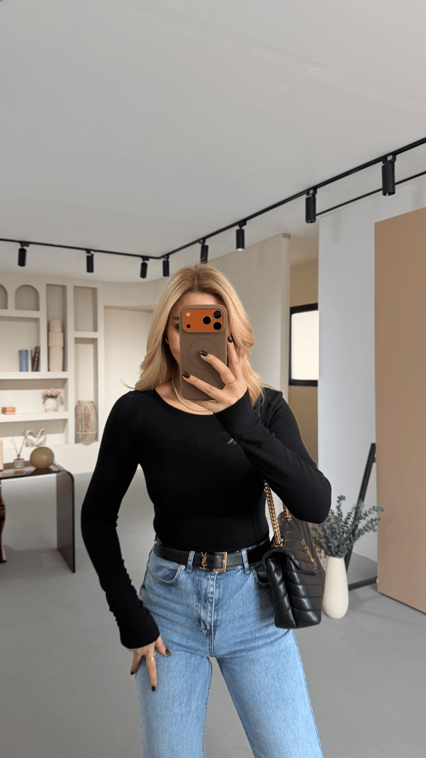 Geniş Yaka Siyah Pamuklu Basic Bluz