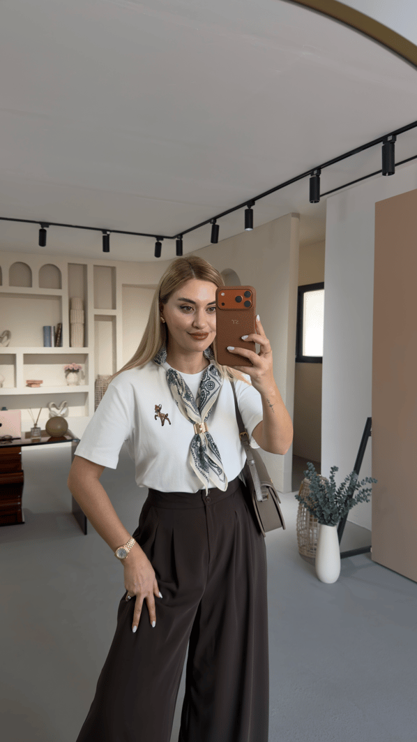 Bambi Nakışlı Fular Detay Pamuklu Beyaz Tshirt