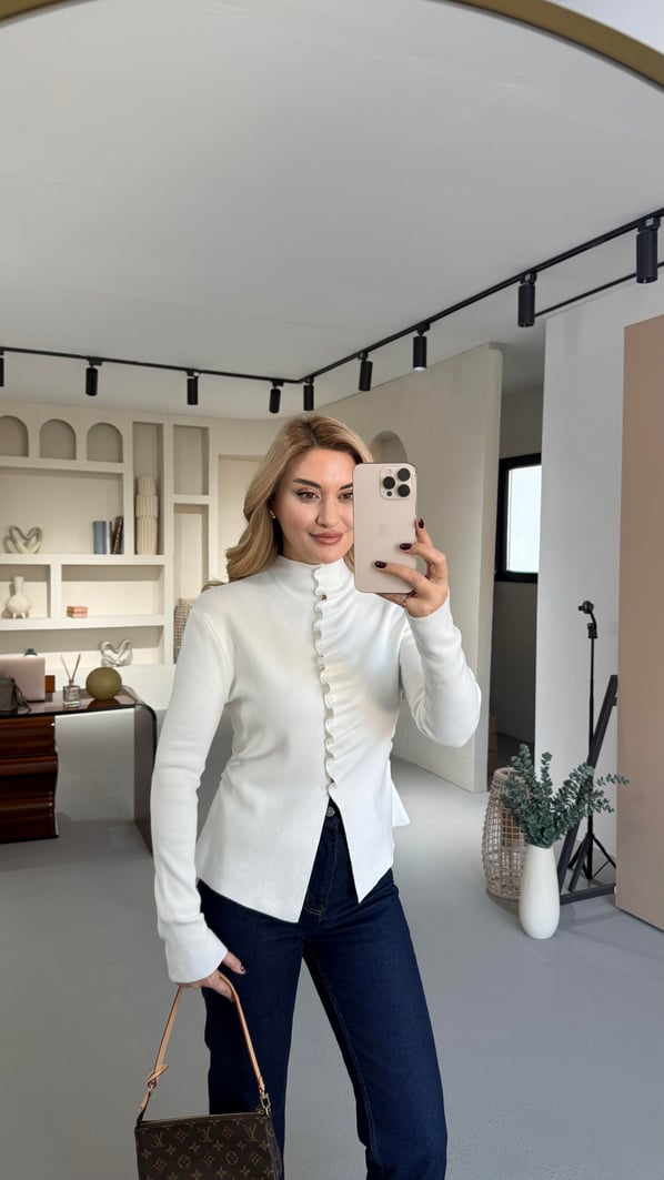 Dik Yaka Drapeli Ekru Triko Hırka