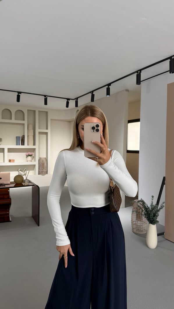 Premium Seri Yumuşak Dokulu Likralı Beyaz Basic Bluz